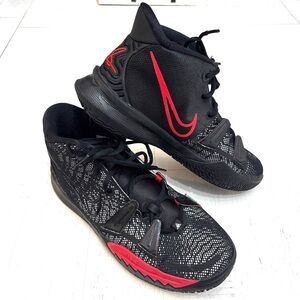 Nike Kyrie 7 Bred Youth Sz 7Y
Black Red Basketball Sportswear
CT4080-005